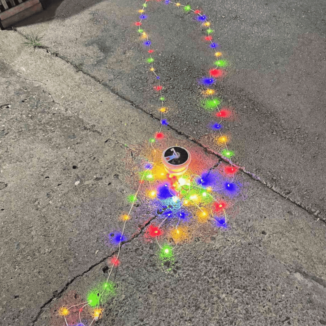 Kamperska SOLARNA LED Lampa s Lampicama - Zoro